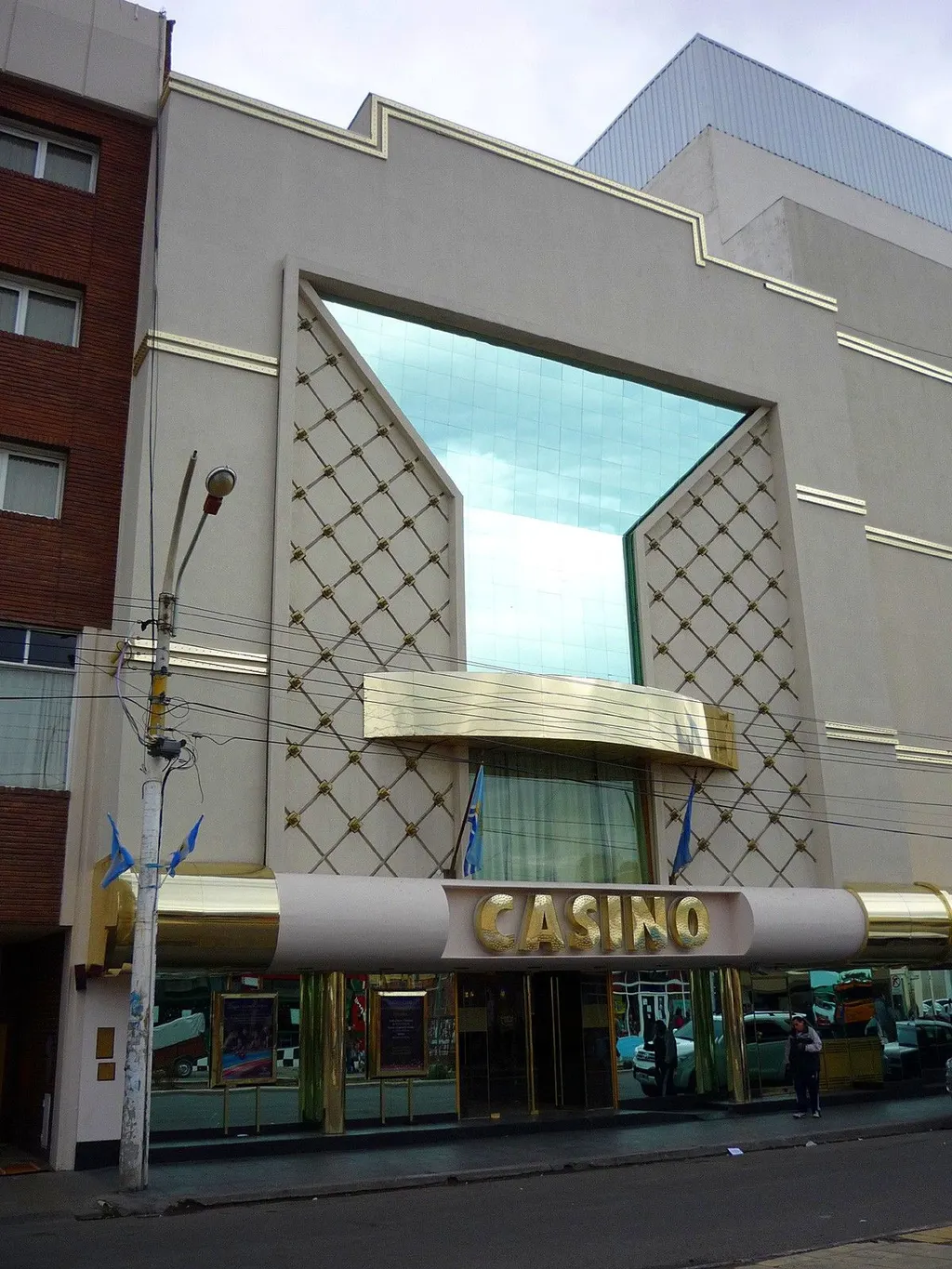 The gold CASINO sign over the entrance of Casino Club in Río Gallegos — Casino Club Río Gallegos