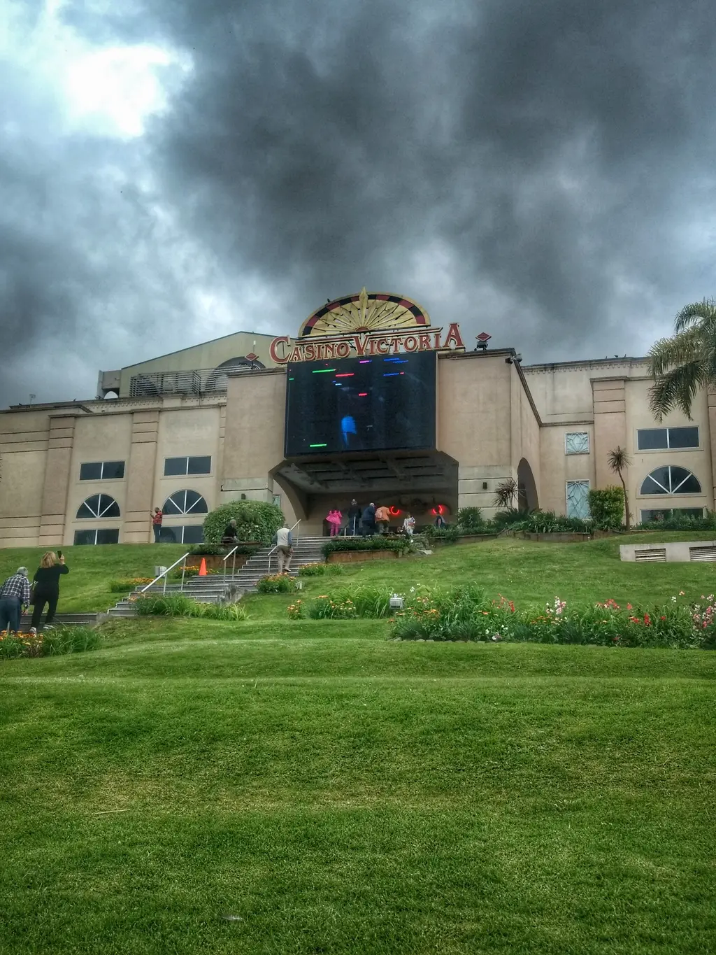 Casino Victoria on its hillside in Victoria, Entre Ríos, with the lawn and steps up to the entrance — Casino Victoria